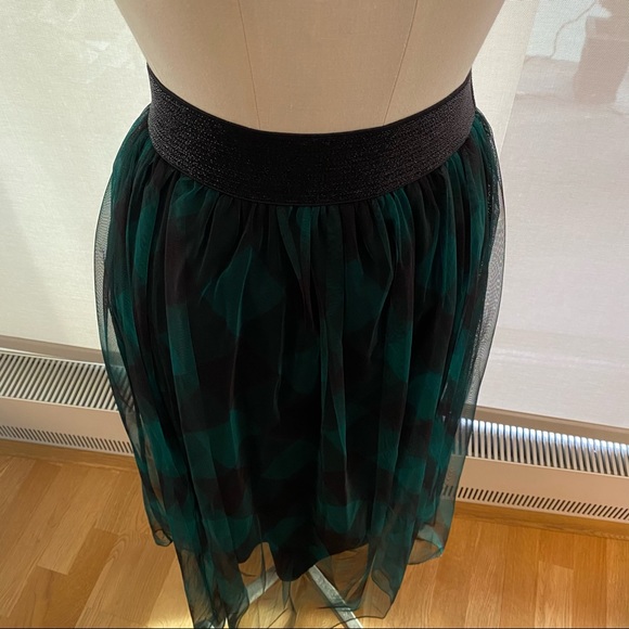 Black and green tulle skirt - Picture 3 of 7
